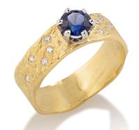 9-10-1019 Rockhammered sapphire ring by Ross Coppelman