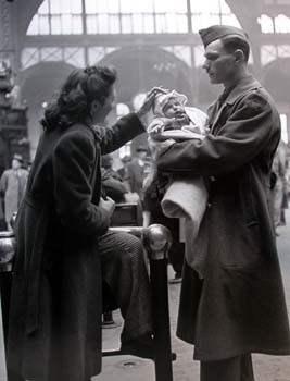 A Soldier's Farewell, Penn Station, 1944, couple with baby by Alfred Eisenstaedt
